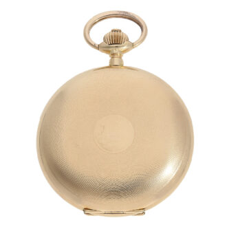 The watch’s full hunting case is made entirely of gold and its front and back covers are engine turned