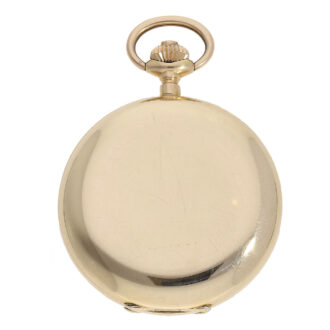 Crafted entirely in gold, all three covers of the plain full hunting cased watch radiate elegance and sophistication