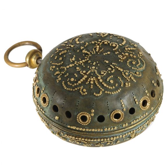 French gilt brass quarter repeating oignon watch Circa 1690 French gilt brass quarter repeating oignon watch Circa 1690