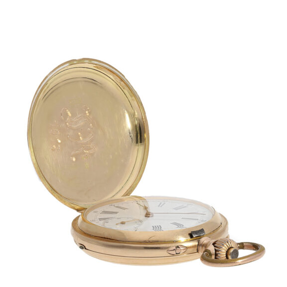 The watch's factory glazed white enamel dial is well preserved, featuring an inner ring with Roman numerals for the hours, an outer ring with Arabic numerals for the minutes, a subsidiary dial at 6 o’clock with Arabic numbers indicating the seconds The watch's factory glazed white enamel dial is well preserved, featuring an inner ring with Roman numerals for the hours, an outer ring with Arabic numerals for the minutes, a subsidiary dial at 6 o’clock with Arabic numbers indicating the seconds
