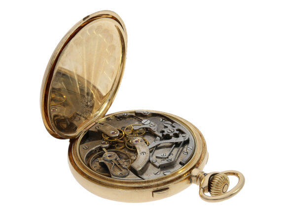 The movement of the watch features a precision lever escapement with fine adjustment and a chronograph rattrapante The movement of the watch features a precision lever escapement with fine adjustment and a chronograph rattrapante