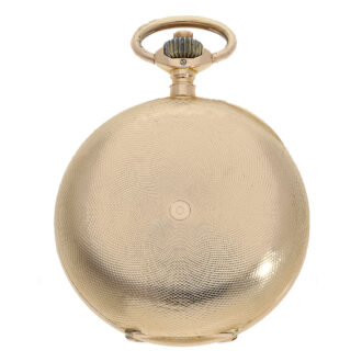 The full hunting case is made of 18 Carat gold and is engine turned, both inside and out