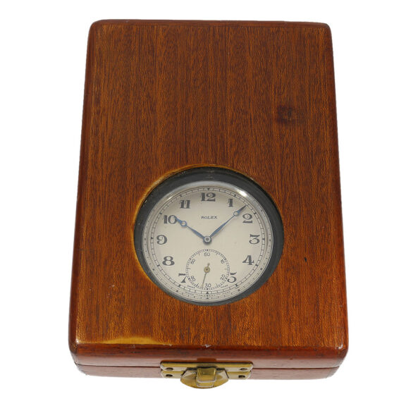 The watch is housed in a well preserved mahogany box, bearing the British military hallmark The watch is housed in a well preserved mahogany box, bearing the British military hallmark