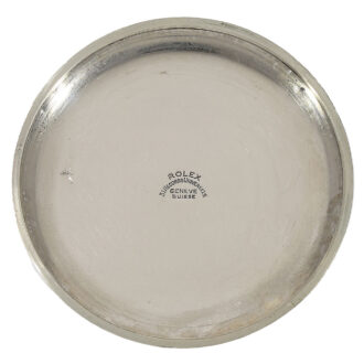 The open faced case is made of metal and is engraved with the B12890 hallmark