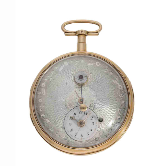 The back dial is engine turned and features a decentralized 2nd time zone, regulation in the centre and a false pendulum above it The back dial is engine turned and features a decentralized 2nd time zone, regulation in the centre and a false pendulum above it