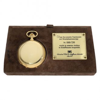 Swiss 18 carat gold heavy astronomical gold à goutte watch Circa 1980