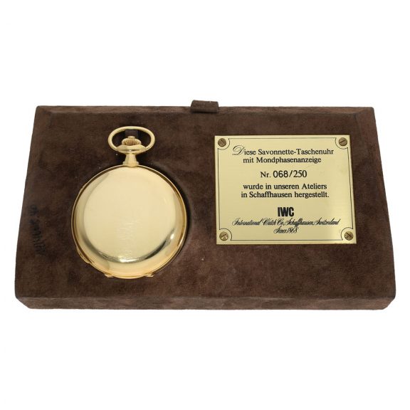 Swiss 18 carat gold heavy astronomical gold à goutte watch Circa 1980 Swiss 18 carat gold heavy astronomical gold à goutte watch Circa 1980