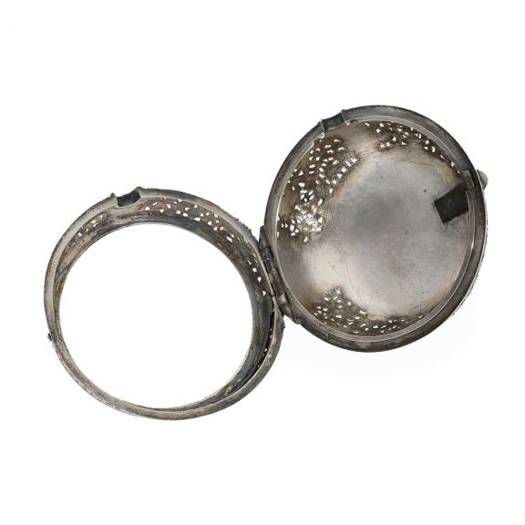 Fine English silver à tact oignon watch with à toc repeater Circa 1700 Fine English silver à tact oignon watch with à toc repeater Circa 1700