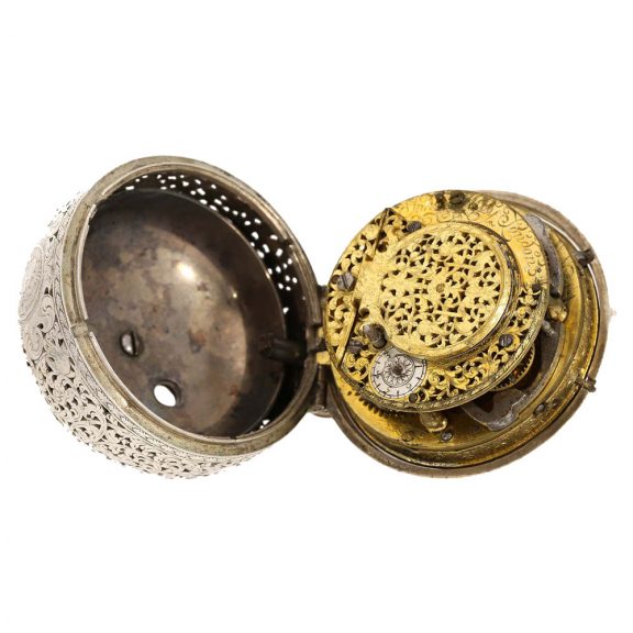 English metal repeating watch from aristocratic property Circa 1700 English metal repeating watch from aristocratic property Circa 1700