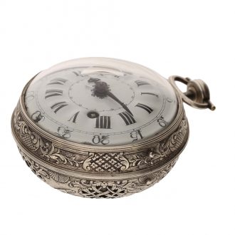 French magnificent silver repeating oignon watch Circa 1720 French magnificent silver repeating oignon watch Circa 1720