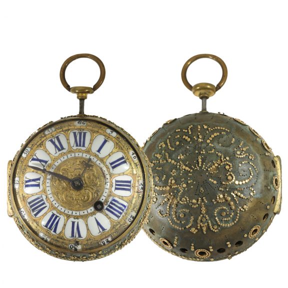 French gilt brass oignon watch with hour and quarter repeater Circa 1690 French gilt brass oignon watch with hour and quarter repeater Circa 1690