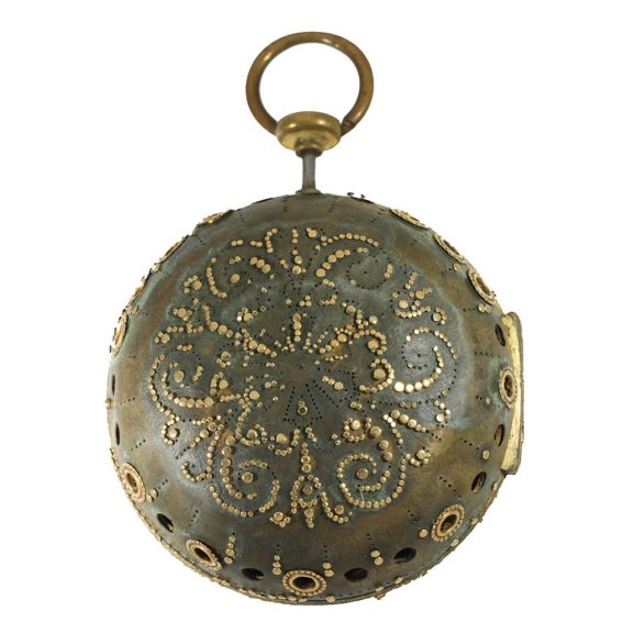 French gilt brass oignon watch with hour and quarter repeater Circa 1690 French gilt brass oignon watch with hour and quarter repeater Circa 1690