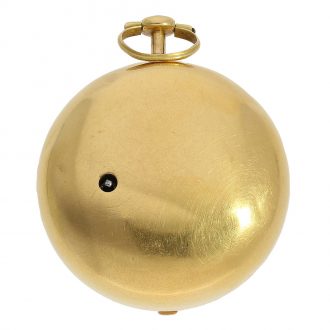 The double open faced plain case is made of 18 Carat gold with identical hallmarks from 1759 and a master's mark PM