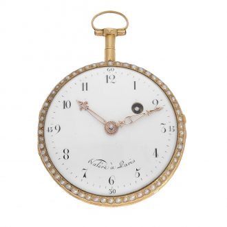 The white enamel dial has Arabic numerals in an outer ring for the quarters and inner ring for the hours and red gold hands