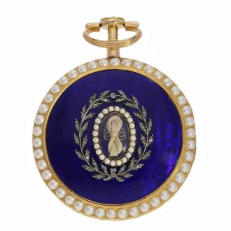 Blue guilloché enamel on the reverse, on which the glazed central part containing a lock of hair
