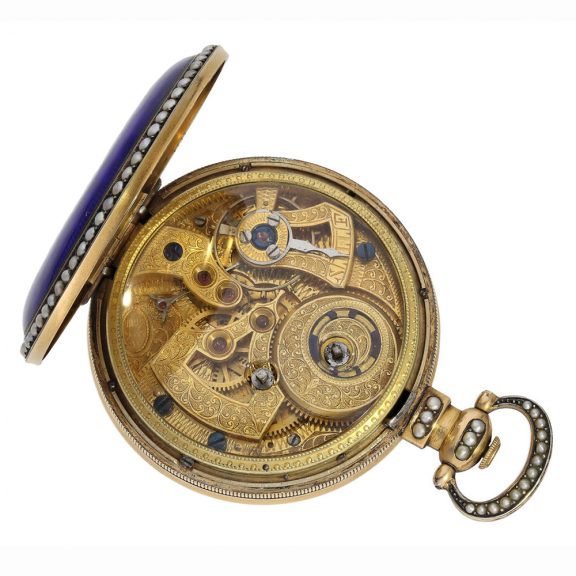 The movement of this watch features a lever escapement with a false pendulum, is glazed and magnificently decorated The movement of this watch features a lever escapement with a false pendulum, is glazed and magnificently decorated