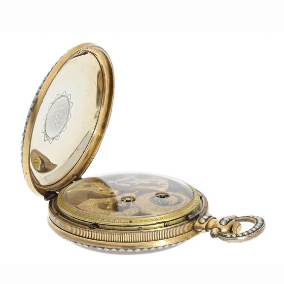 The movement of this watch features a lever escapement with a false pendulum, is glazed and magnificently decorated The movement of this watch features a lever escapement with a false pendulum, is glazed and magnificently decorated
