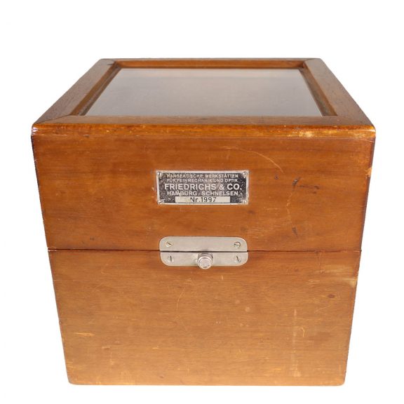 German Kriegsmarine chronometer in mahogany box Circa 1940 German Kriegsmarine chronometer in mahogany box Circa 1940