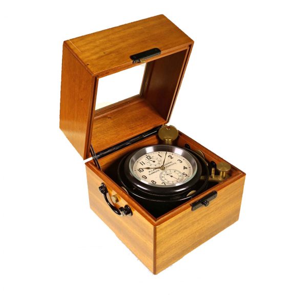 German bakelite marine chronometer in wooden box Circa 1943 German bakelite marine chronometer in wooden box Circa 1943