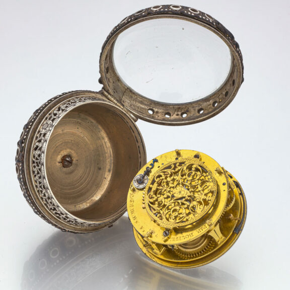458-dFrench silver and leather alarm verge pocket watch Circa 1690 French silver and leather alarm verge pocket watch Circa 1690