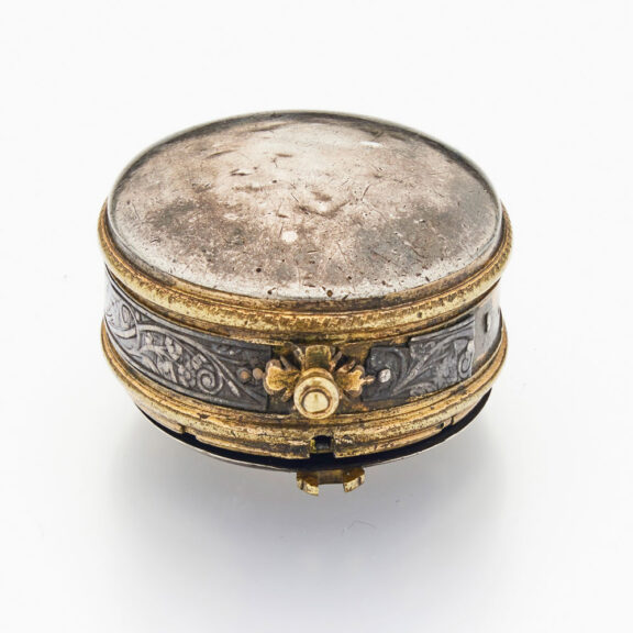 Early English gilt-metal and silver oval watch case Circa 1625 Early English gilt-metal and silver oval watch case Circa 1625