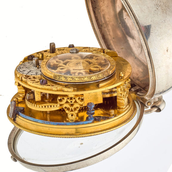 English silver watch with date and glazed balance cock Circa 1695 English silver watch with date and glazed balance cock Circa 1695