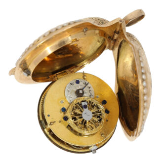 French 18k gold shell-shape form watch with pearls Circa 1800