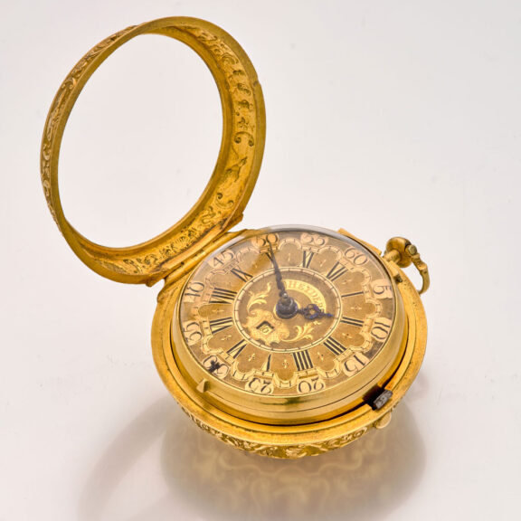 Splendid Dutch 22K gold repoussé watch with date Circa 1740 Splendid Dutch 22K gold repoussé watch with date Circa 1740