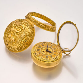 Splendid Dutch 22K gold repoussé watch with date Circa 1740