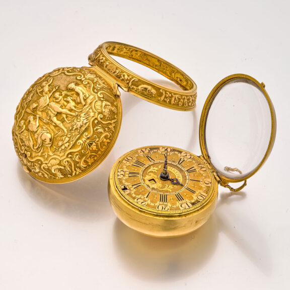 Splendid Dutch 22K gold repoussé watch with date Circa 1740 Splendid Dutch 22K gold repoussé watch with date Circa 1740