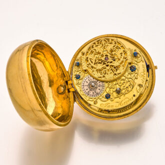 Splendid Dutch 22K gold repoussé watch with date Circa 1740
