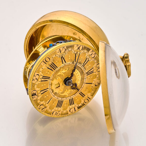 Splendid Dutch 22K gold repoussé watch with date Circa 1740 Splendid Dutch 22K gold repoussé watch with date Circa 1740