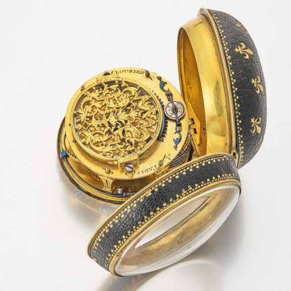 French oignon verge watch in leather-covered case Circa 1710 French oignon verge watch in leather-covered case Circa 1710