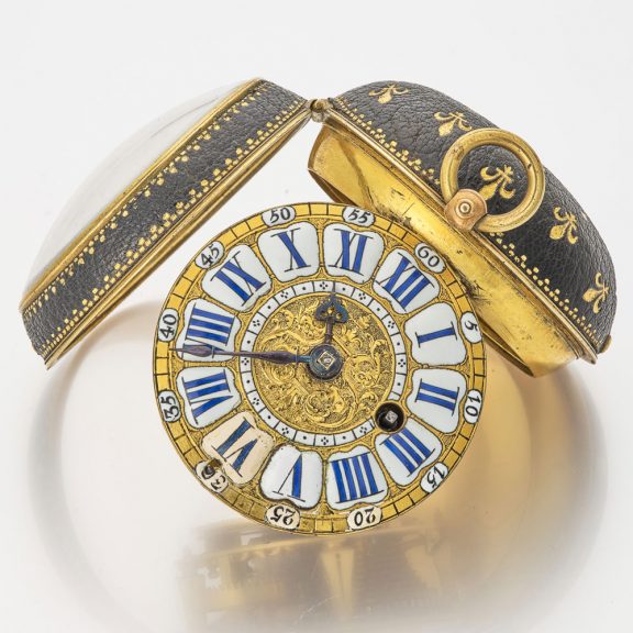 French oignon verge watch in leather-covered case Circa 1710 French oignon verge watch in leather-covered case Circa 1710