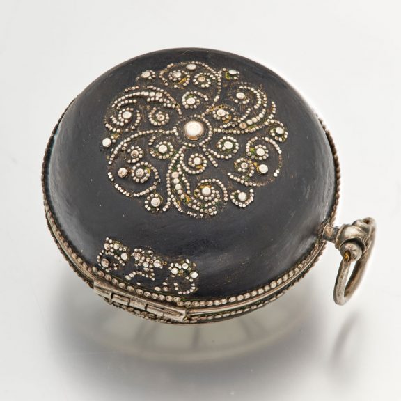 French black copper watch with central winding Circa 1685 French black copper watch with central winding Circa 1685