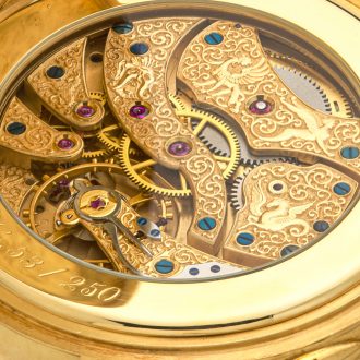 Extraordinary Swiss 18K gold watch with calendar Circa 1999