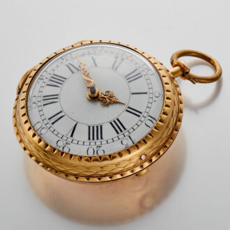 English gold verge in a chased and engraved case Circa 1770