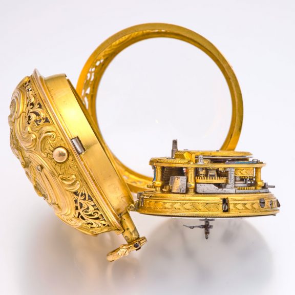 English 22K gold very early five minute repeater watch Circa 1710 English 22K gold very early five minute repeater watch Circa 1710
