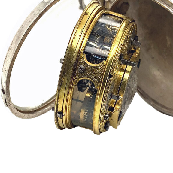 English silver pair cased oignon pocket watch Circa 1705 English silver pair cased oignon pocket watch Circa 1705