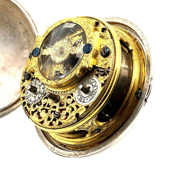 English silver pair cased oignon pocket watch Circa 1705 English silver pair cased oignon pocket watch Circa 1705