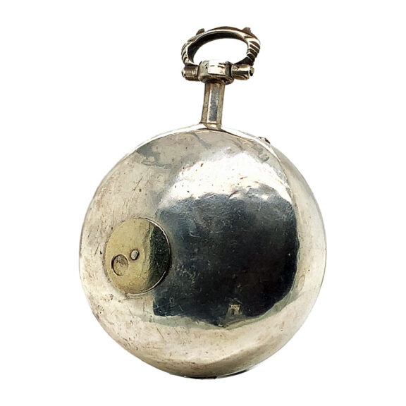 English silver pair cased oignon pocket watch Circa 1705 English silver pair cased oignon pocket watch Circa 1705