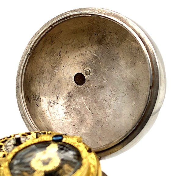 English silver pair cased oignon pocket watch Circa 1705 English silver pair cased oignon pocket watch Circa 1705