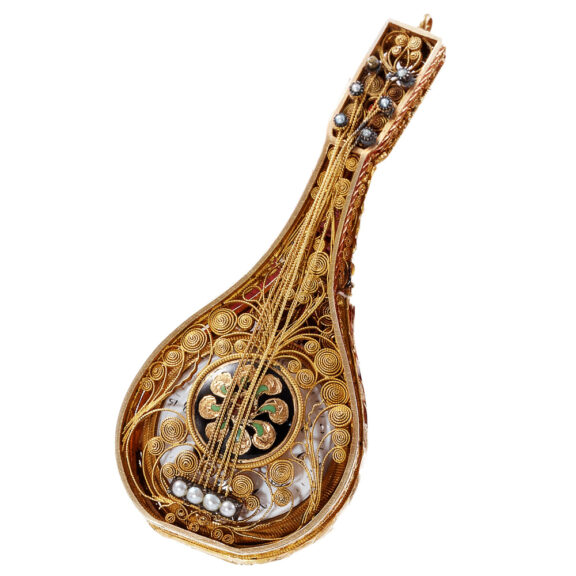 Gold mandolin shape hunting-cased pocket watch Circa 1805 Gold mandolin shape hunting-cased pocket watch Circa 1805