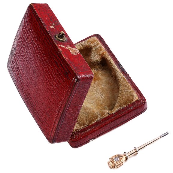 Swiss escutcheon-shaped cylinder pendant watch Circa 1810 Swiss escutcheon-shaped cylinder pendant watch Circa 1810