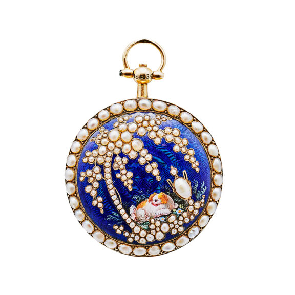 Gold and enamel watch in the shape of a medallion Circa 1800-1810 Gold and enamel watch in the shape of a medallion Circa 1800-1810