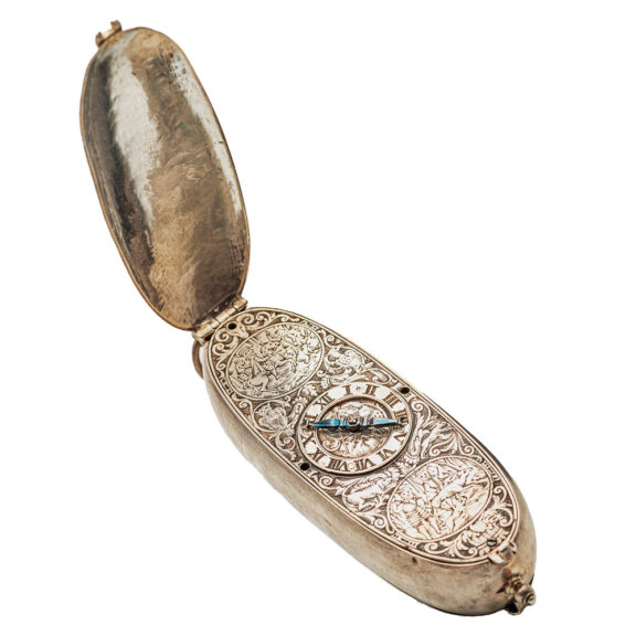 Silver Italian oblong-shaped revival watch with cover Circa 1970 Silver Italian oblong-shaped revival watch with cover Circa 1970