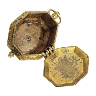 Rare gilt-metal octagonal verge neck clock Circa 1600 Rare gilt-metal octagonal verge neck clock Circa 1600