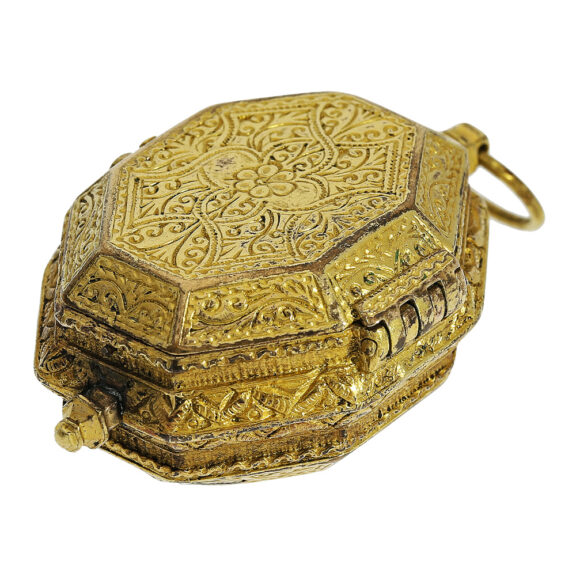Rare gilt-metal octagonal verge neck clock Circa 1600 Rare gilt-metal octagonal verge neck clock Circa 1600