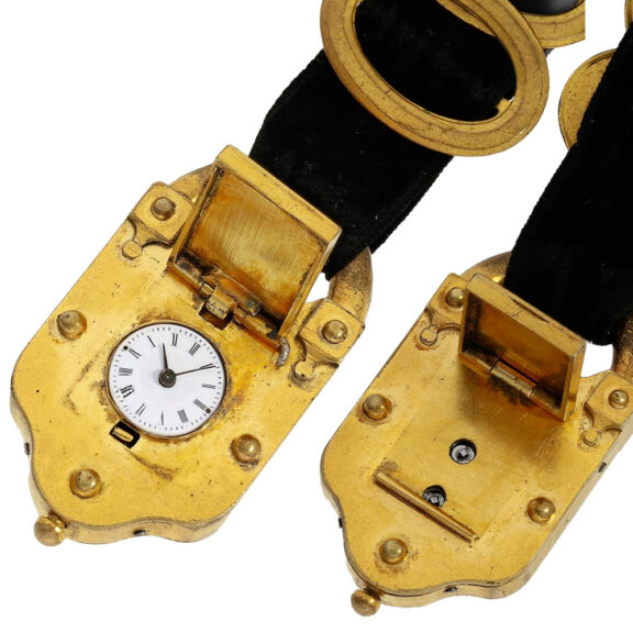 Gold-plated fob watch in the shape of a curtain lock Circa 1820