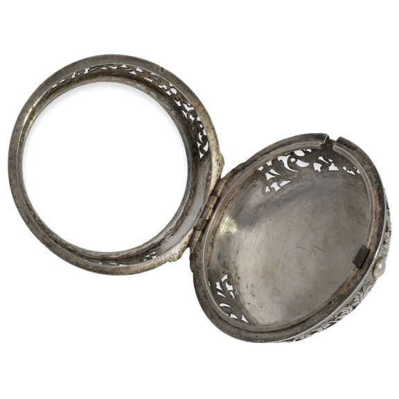 English silver one-handed pocket watch with alarm Circa 1690 English silver one-handed pocket watch with alarm Circa 1690